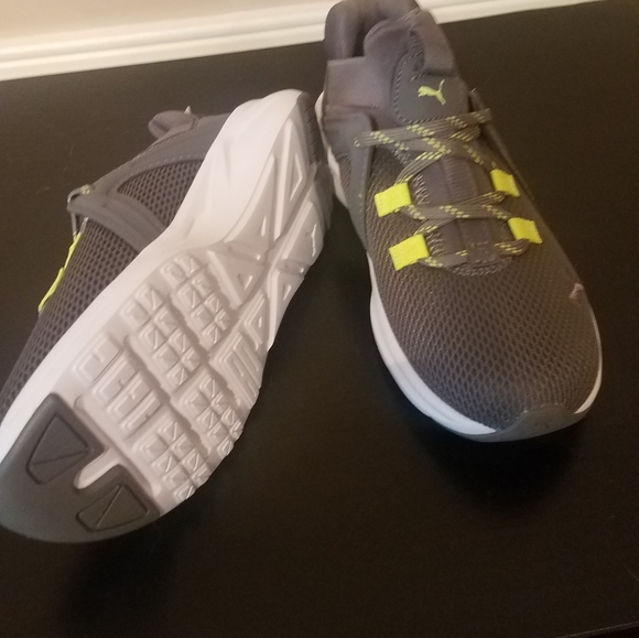 Puma youth shoes - Picture 2 of 3